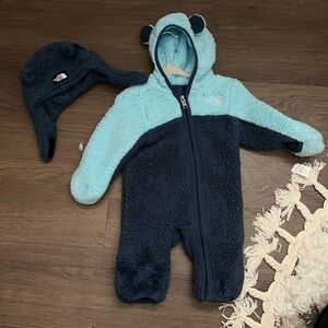 0-3 month north face baby bear fleece suit & 0-6 month baby bear north face hat